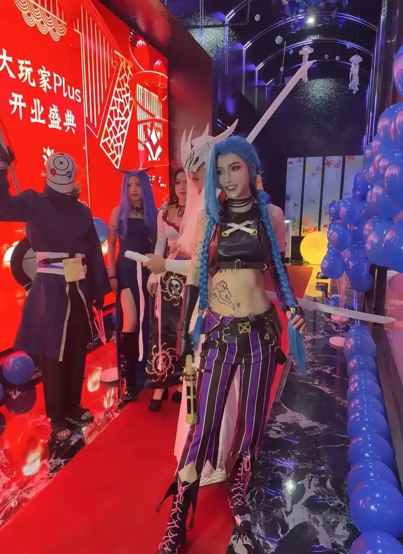 金克丝大小姐的万元定制：时尚与个性化的完美结合